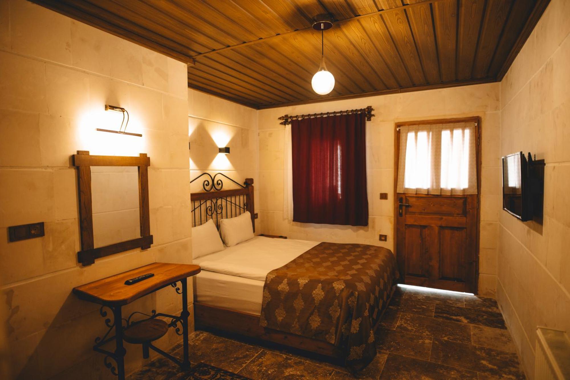 Cavusin Cave House-Cappadocia Bed & Breakfast เกอเรเม ภายนอก รูปภาพ