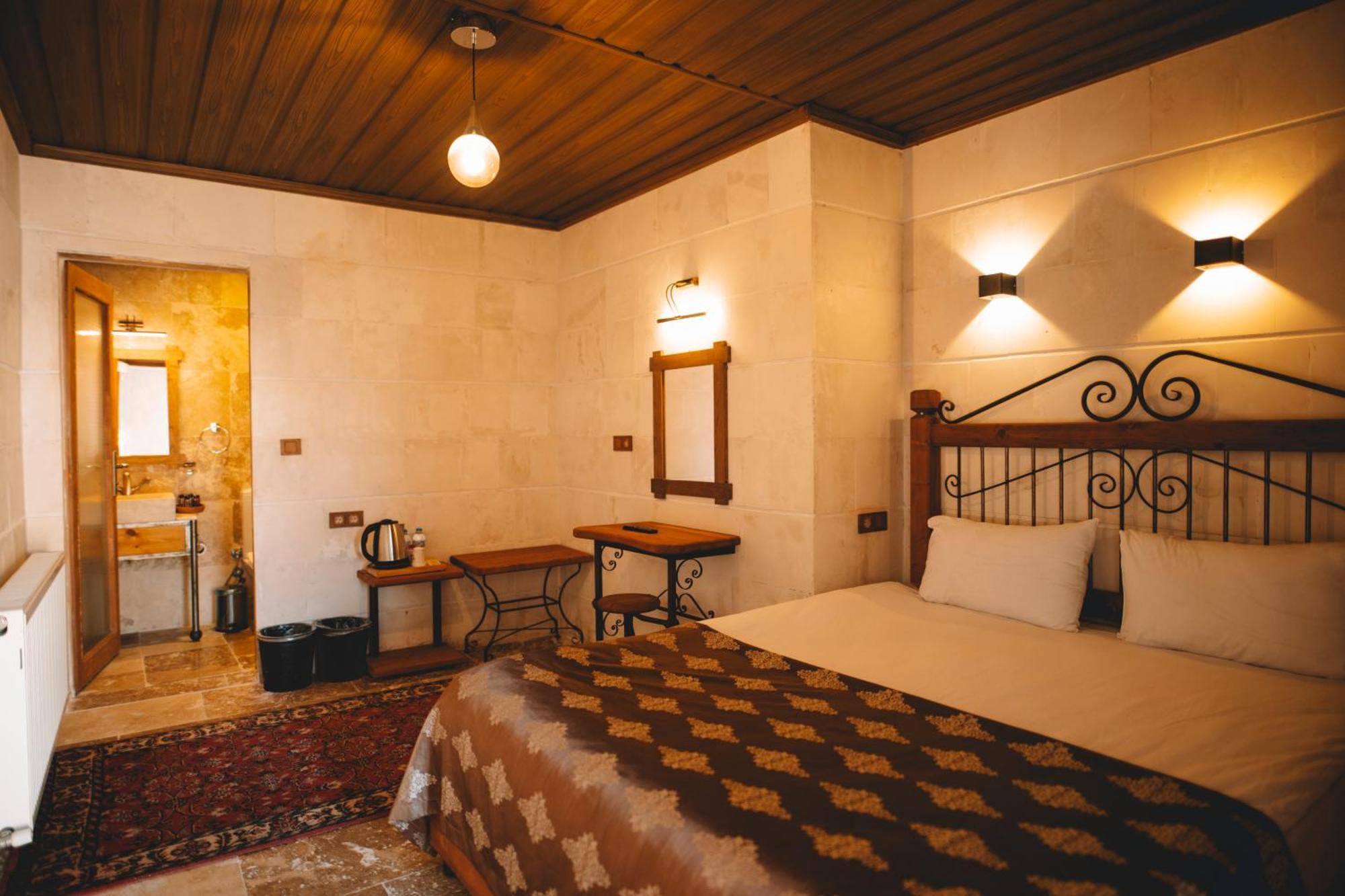 Cavusin Cave House-Cappadocia Bed & Breakfast เกอเรเม ภายนอก รูปภาพ