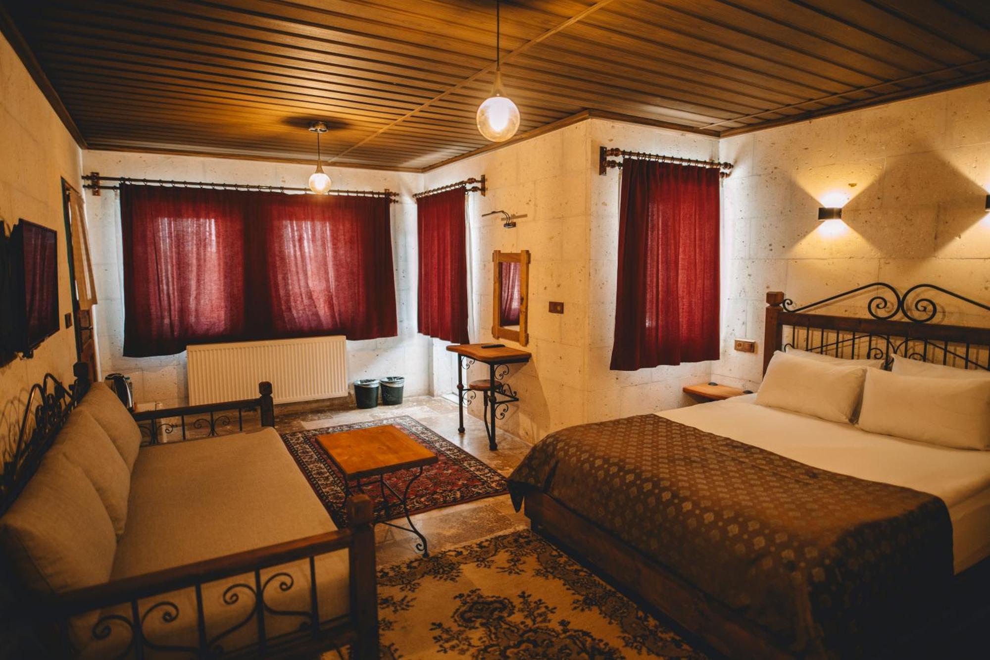 Cavusin Cave House-Cappadocia Bed & Breakfast เกอเรเม ภายนอก รูปภาพ