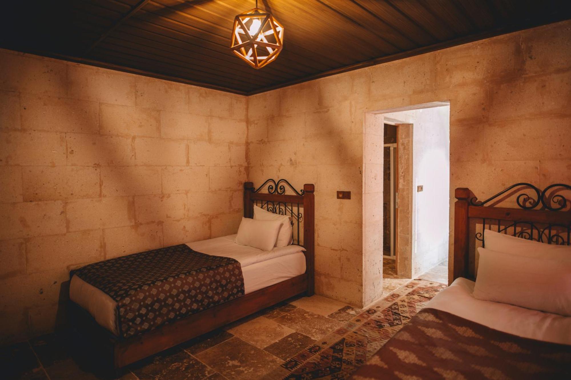 Cavusin Cave House-Cappadocia Bed & Breakfast เกอเรเม ภายนอก รูปภาพ