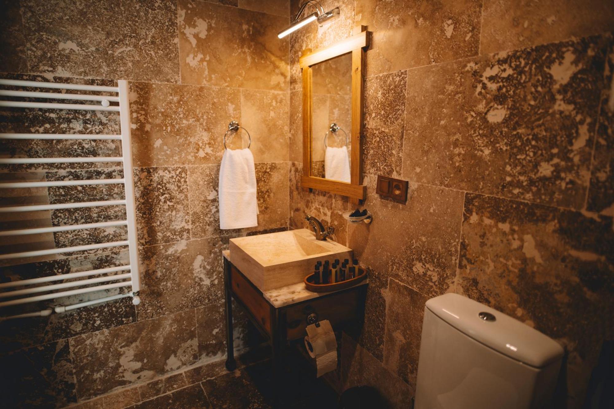 Cavusin Cave House-Cappadocia Bed & Breakfast เกอเรเม ภายนอก รูปภาพ