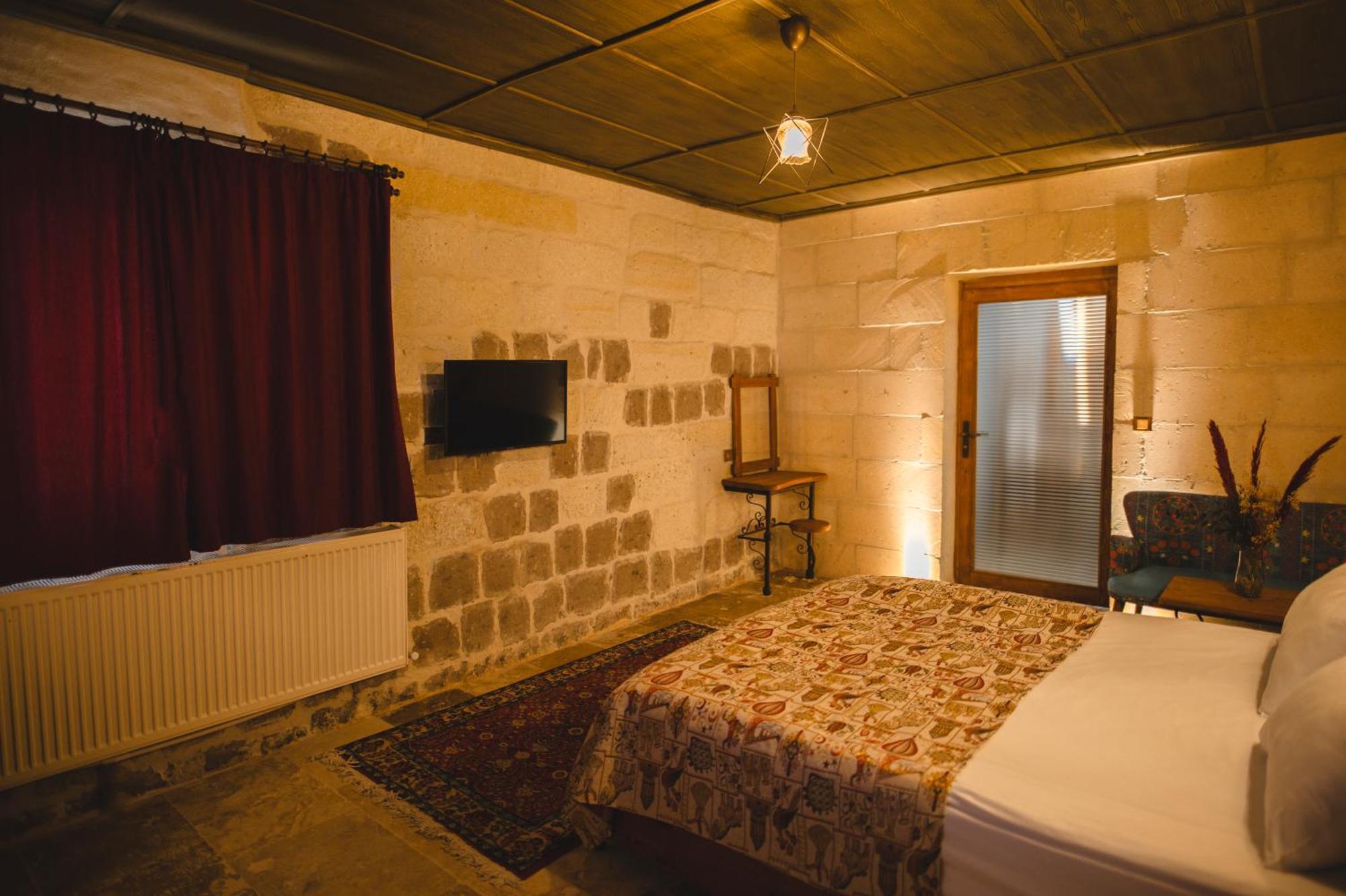 Cavusin Cave House-Cappadocia Bed & Breakfast เกอเรเม ภายนอก รูปภาพ