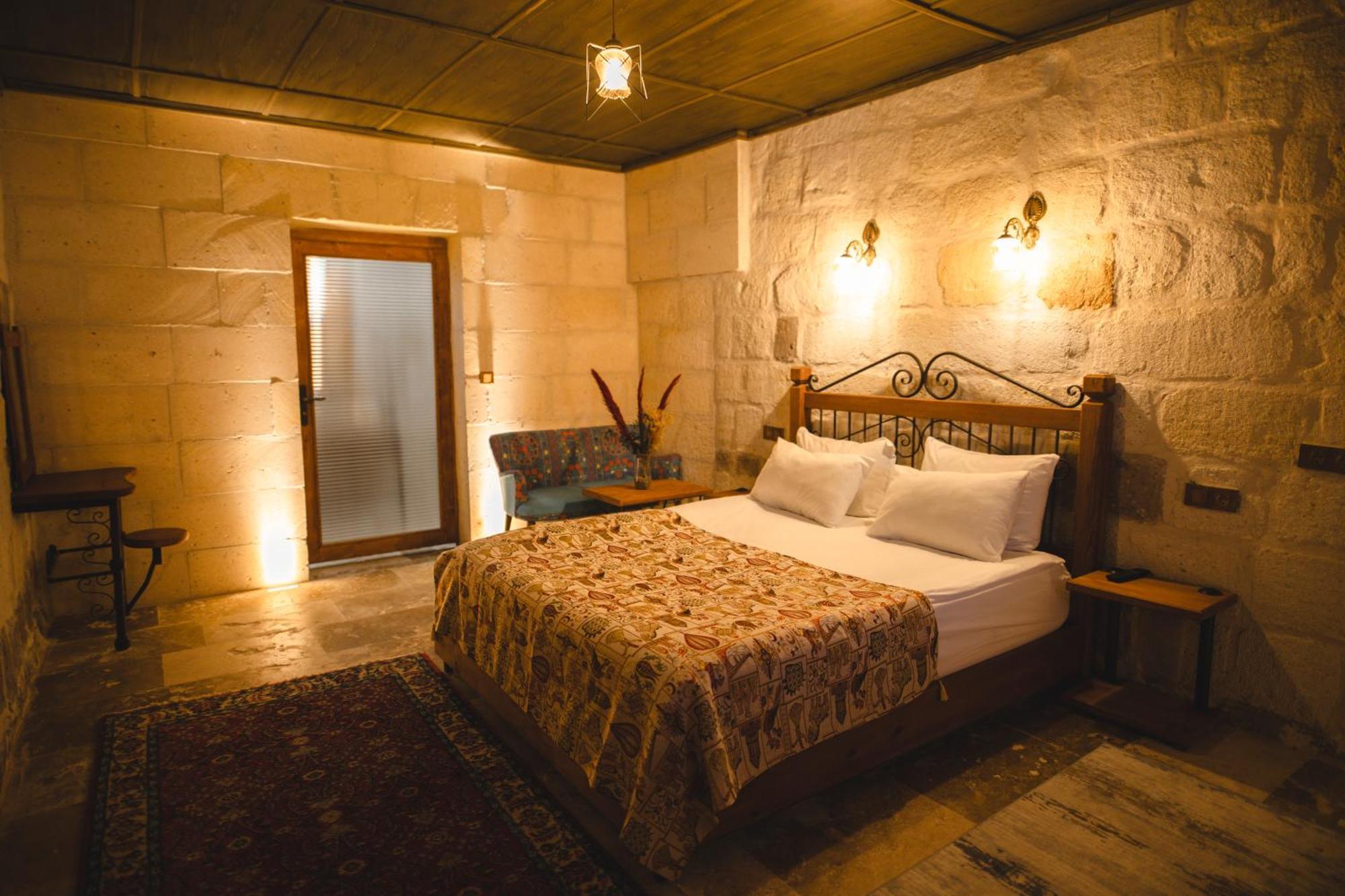 Cavusin Cave House-Cappadocia Bed & Breakfast เกอเรเม ภายนอก รูปภาพ
