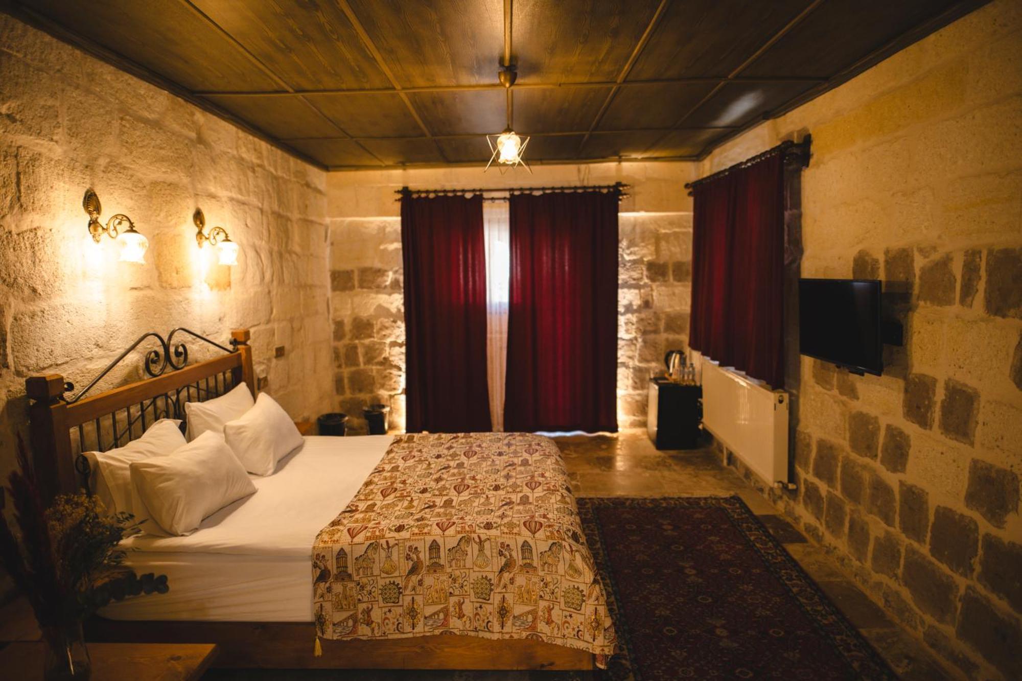 Cavusin Cave House-Cappadocia Bed & Breakfast เกอเรเม ภายนอก รูปภาพ