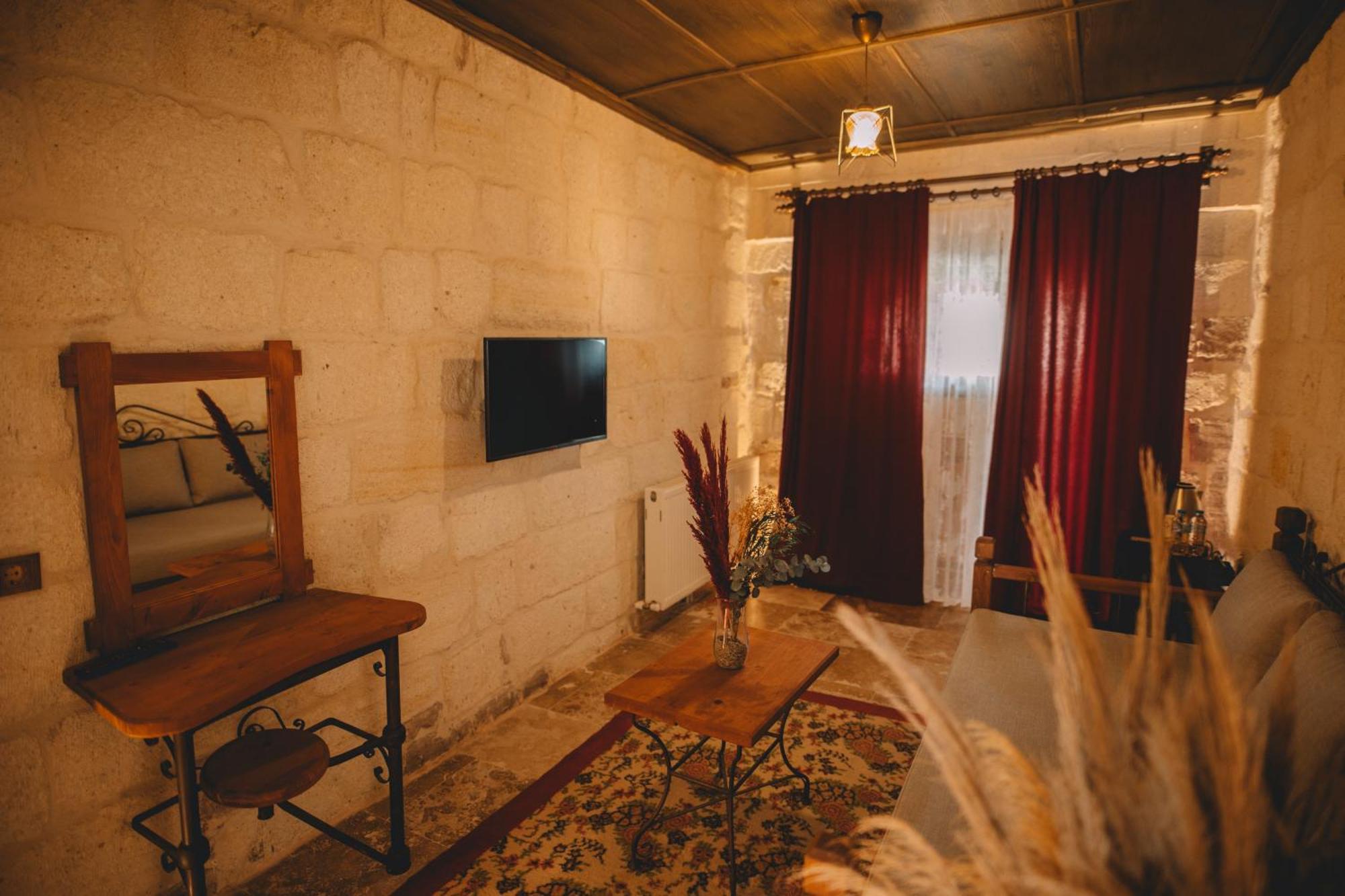 Cavusin Cave House-Cappadocia Bed & Breakfast เกอเรเม ภายนอก รูปภาพ