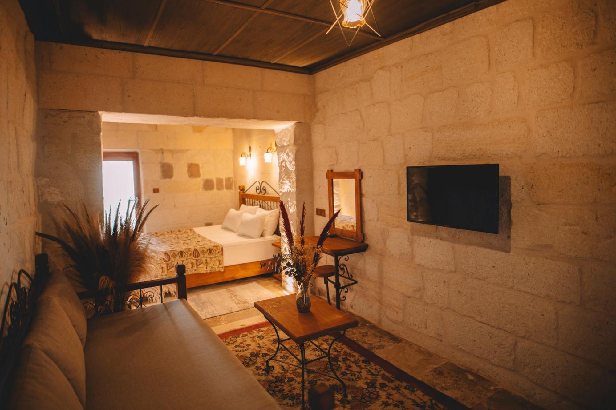 Cavusin Cave House-Cappadocia Bed & Breakfast เกอเรเม ภายนอก รูปภาพ