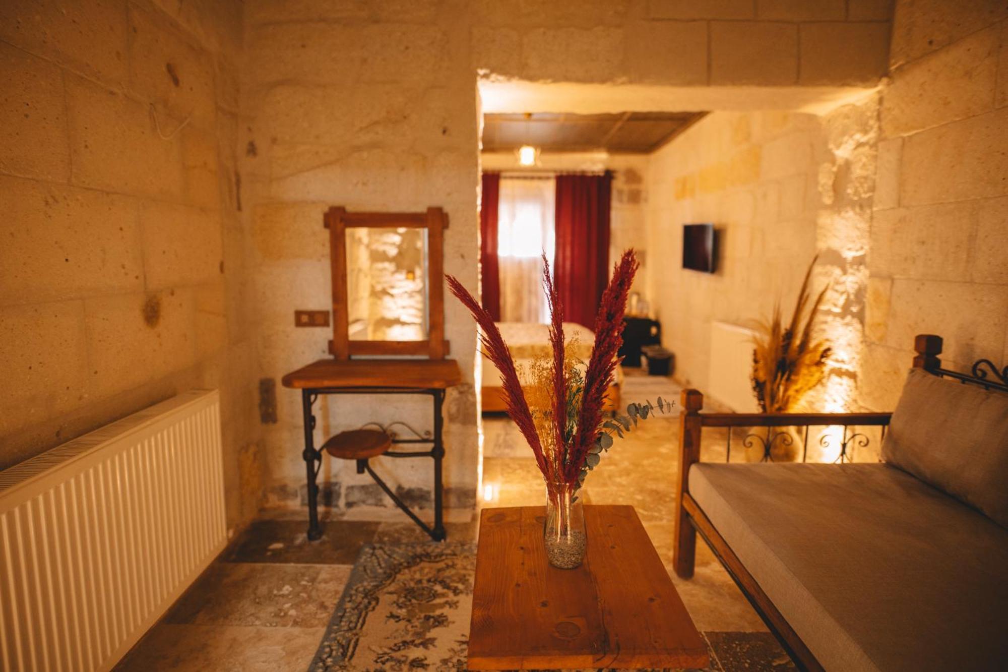 Cavusin Cave House-Cappadocia Bed & Breakfast เกอเรเม ภายนอก รูปภาพ