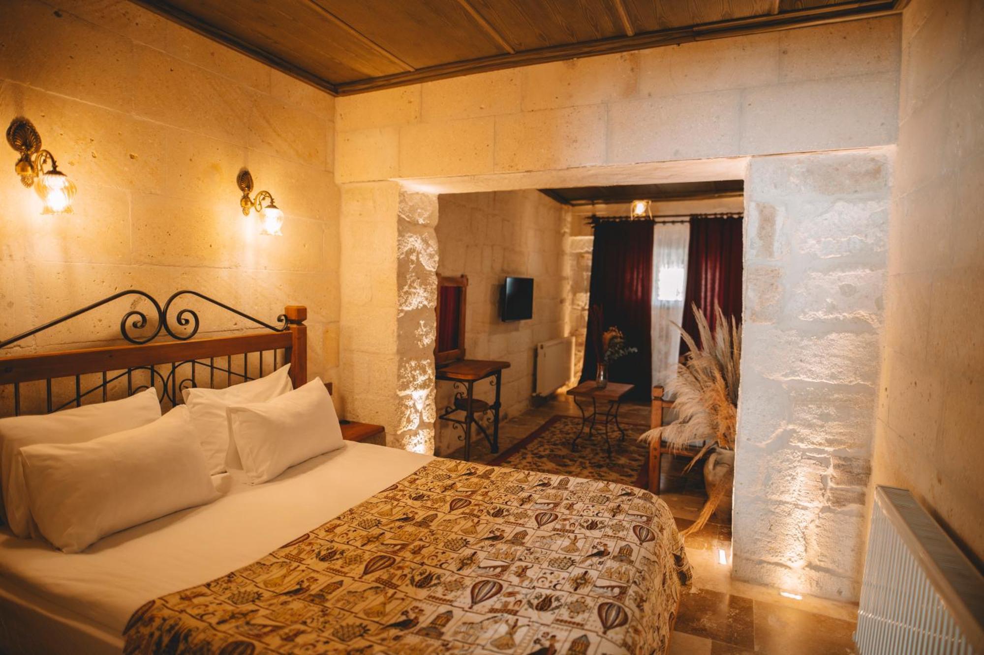 Cavusin Cave House-Cappadocia Bed & Breakfast เกอเรเม ภายนอก รูปภาพ