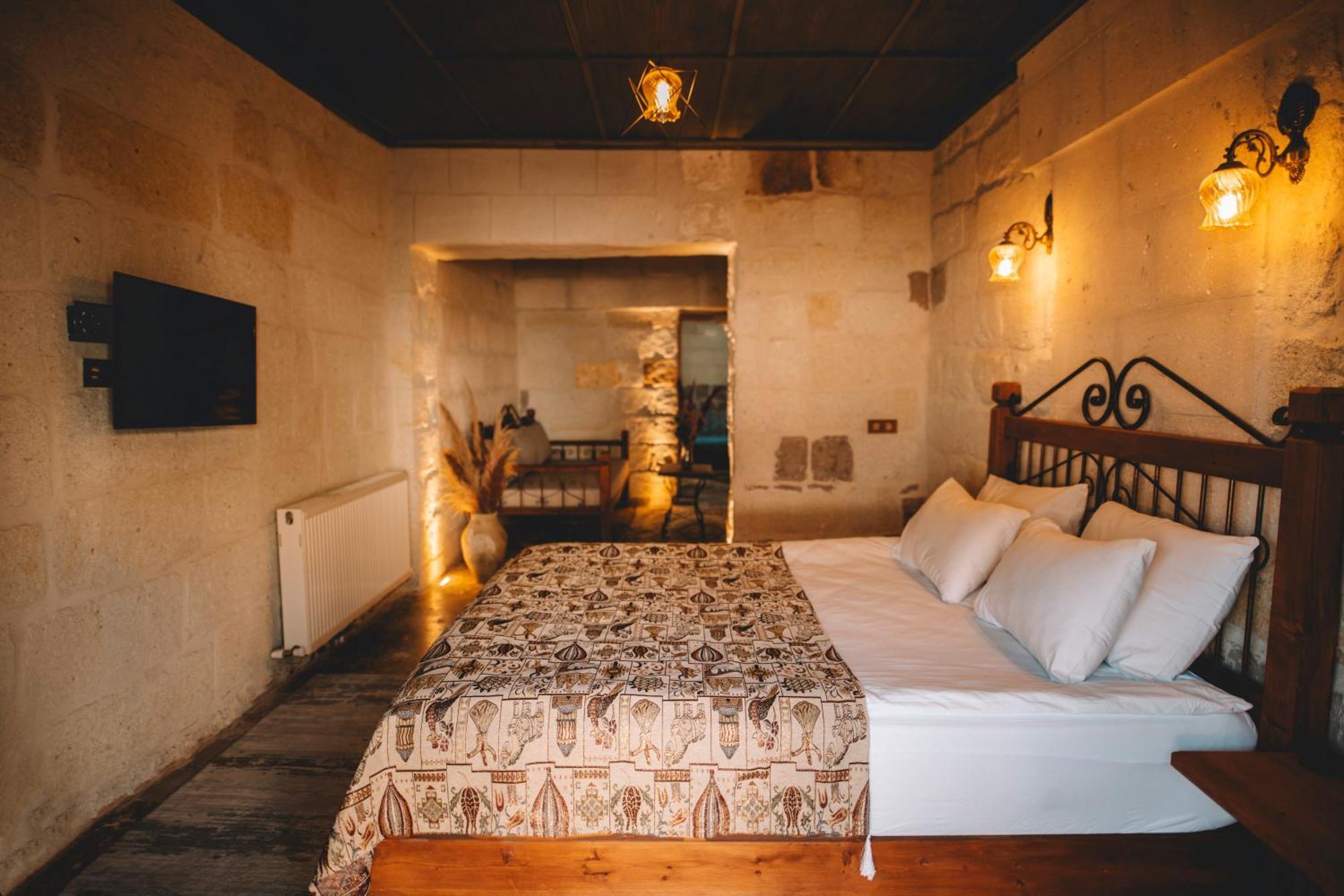 Cavusin Cave House-Cappadocia Bed & Breakfast เกอเรเม ภายนอก รูปภาพ