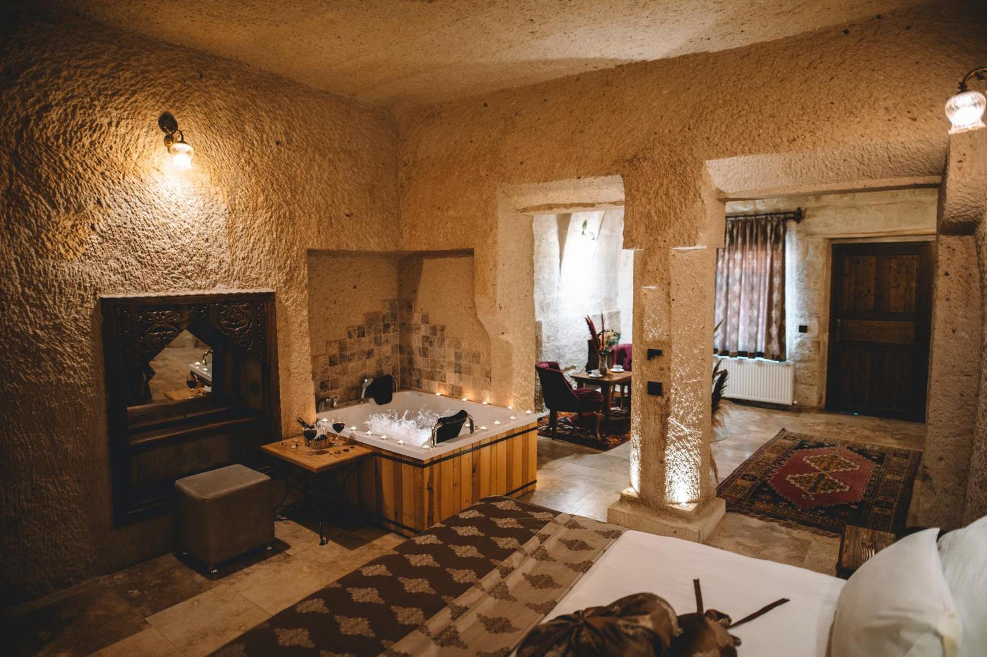 Cavusin Cave House-Cappadocia Bed & Breakfast เกอเรเม ภายนอก รูปภาพ