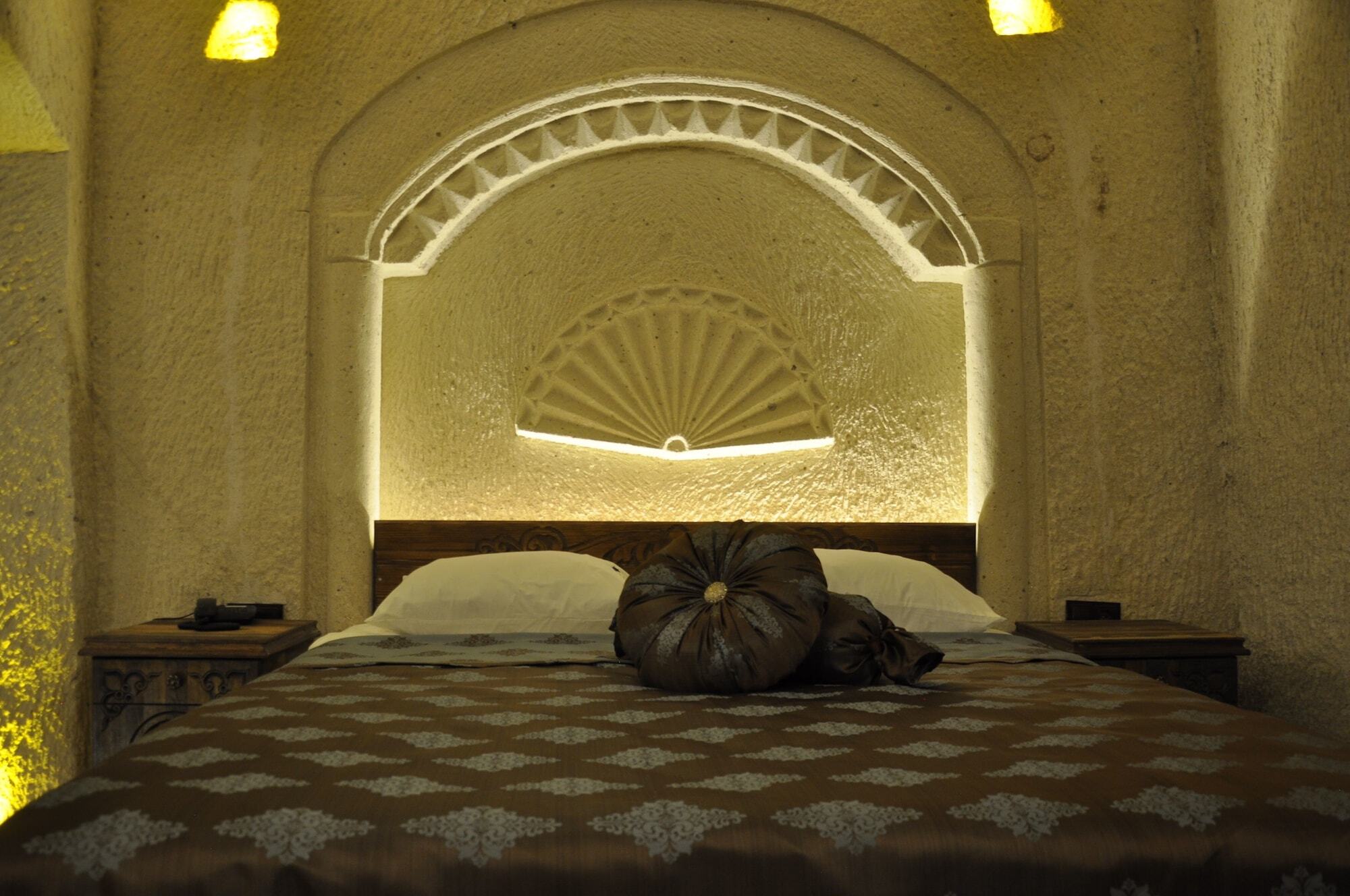 Cavusin Cave House-Cappadocia Bed & Breakfast เกอเรเม ภายนอก รูปภาพ